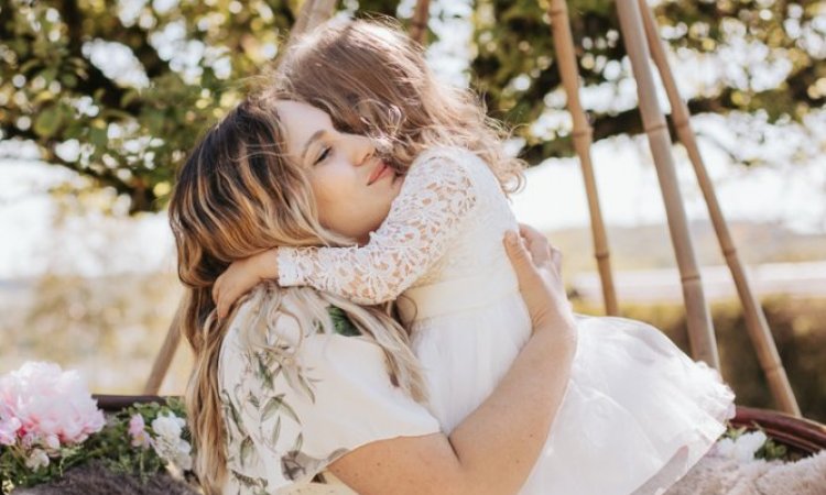 Photographe professionnelle shooting mère et fille à Besançon