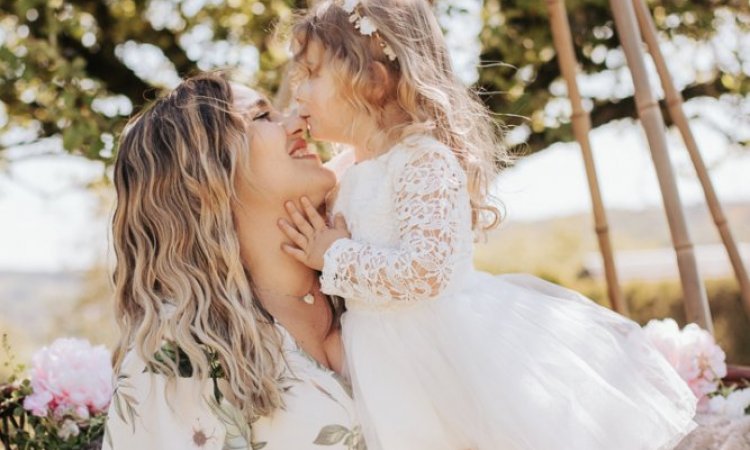 Photographe professionnelle shooting mère et fille à Besançon