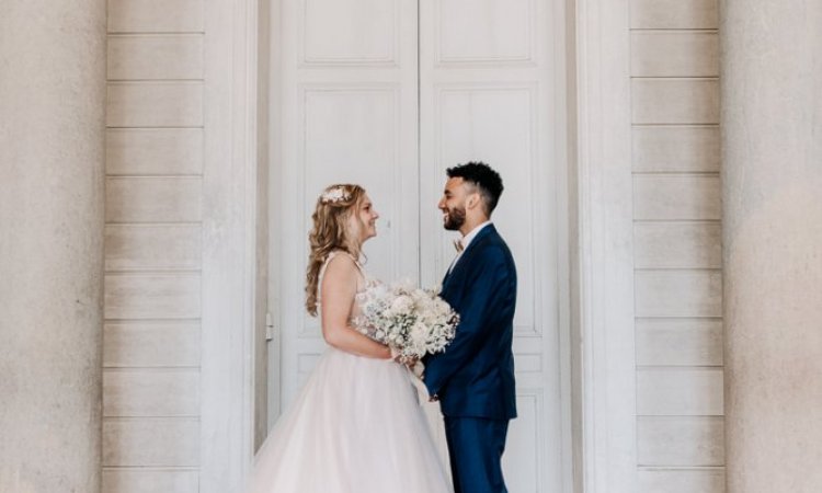 Photographe professionnelle shooting mariage au château de Moncley près de Besançon