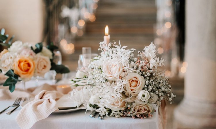 Photographe professionnelle shooting mariage au château de Moncley près de Besançon