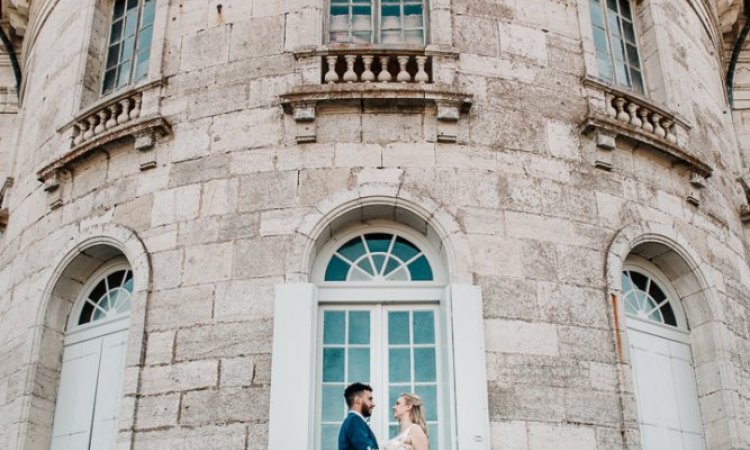 Photographe professionnelle shooting mariage au château de Moncley près de Besançon