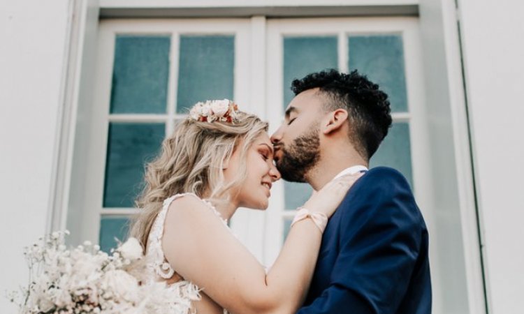 Photographe professionnelle shooting mariage au château de Moncley près de Besançon