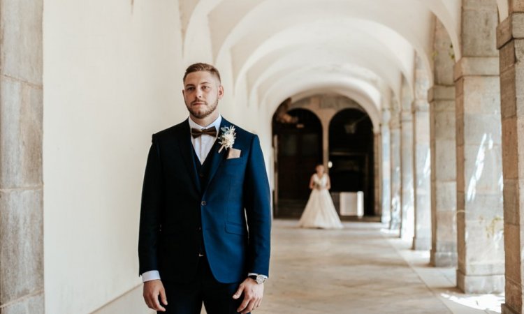 Photographe professionnelle de mariage en Franche-Comté avec découverte des mariés