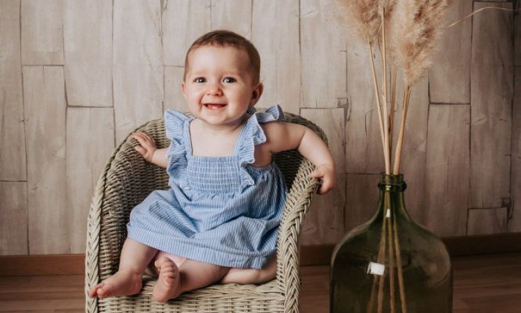 Photographe professionnelle séance photo bébé en studio à Besançon