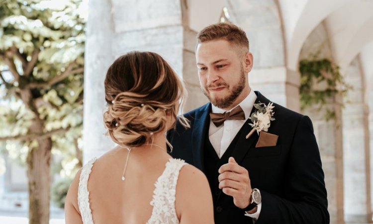 Photographe professionnelle de mariage en Franche-Comté avec découverte des mariés