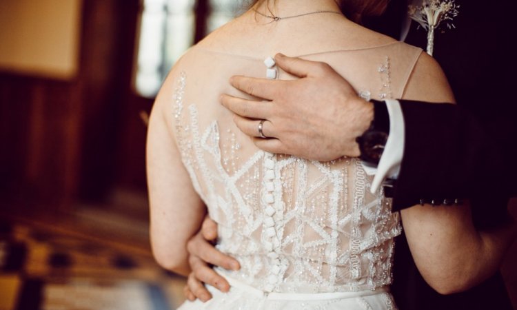 Photographe professionnelle mariage en hiver en Franche Comté