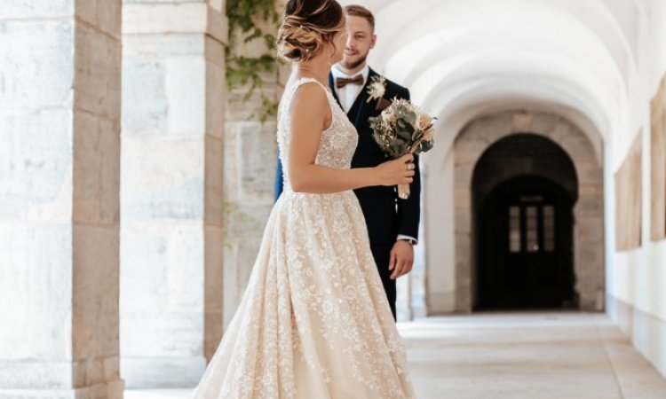 Photographe professionnelle de mariage en Franche-Comté avec découverte des mariés