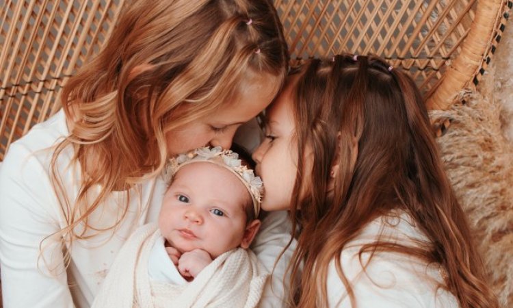 Photographe pour shooting photo naissance en famille à Besançon