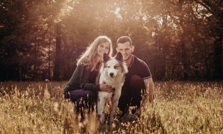 Photographe professionnelle séance photo animaux de compagnie en famille à Besançon