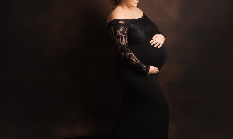 Photographe professionnelle séance photo pour femme enceinte en studio à Besançon