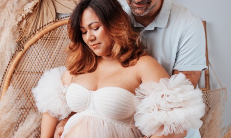 Photographe professionnelle shooting photo grossesse en couple à Besançon