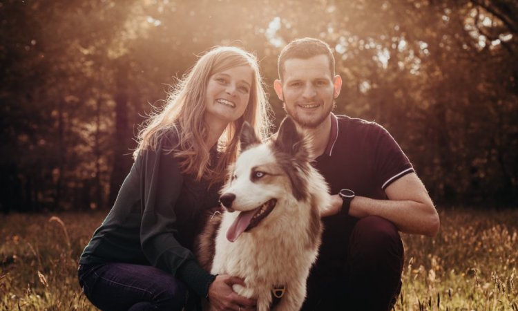 Photographe professionnelle séance photo animaux de compagnie en famille à Besançon