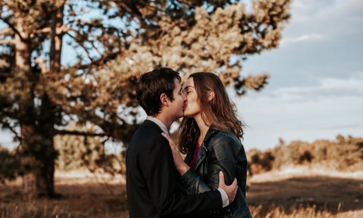 Séance photo couple avec une photographe professionnelle à Besançon