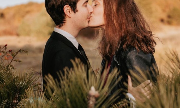 Séance photo couple avec une photographe professionnelle à Besançon