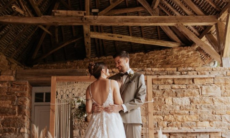 Photographe professionnelle mariage au domaine de Bersaillin dans le Jura