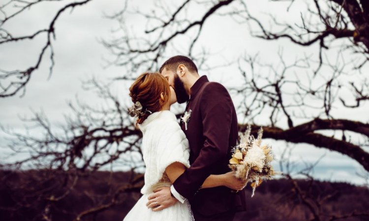 Photographe professionnelle mariage en hiver en Franche Comté