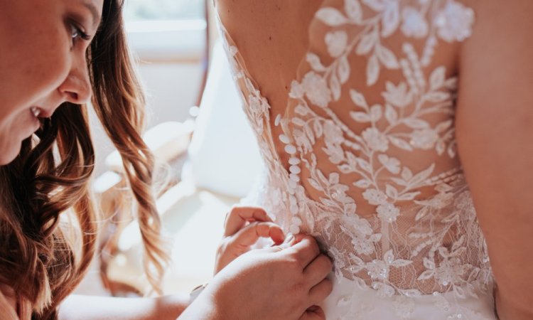 Photographe professionnelle de mariage au Château de Clairvans dans le Jura