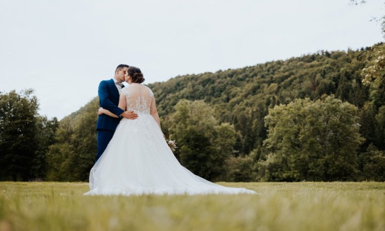 Photographe professionnelle de mariage dans le Jura