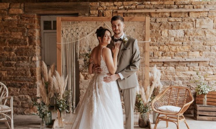 Photographe professionnelle de mariage bohème en Franche-Comté