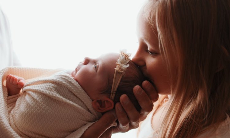 Photographe pour shooting photo naissance en famille à Besançon