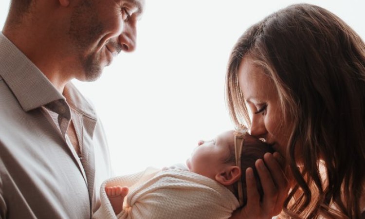 Photographe pour shooting photo naissance en famille à Besançon