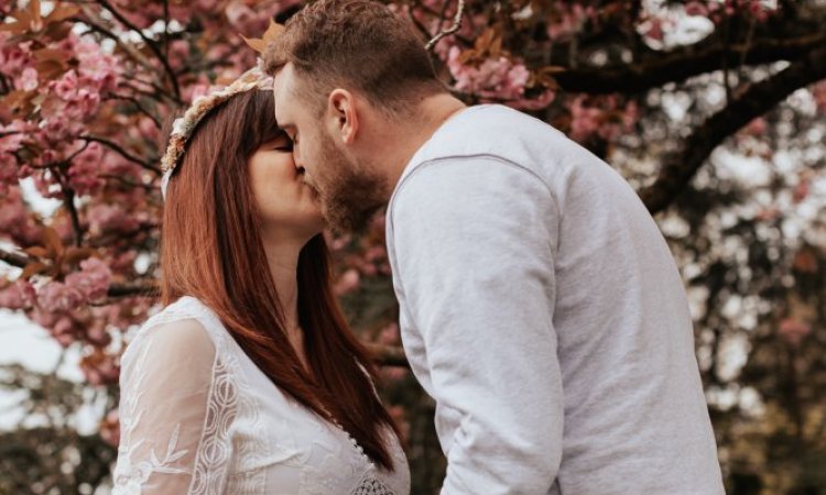 Photographe Besançon séance photo grossesse grossesse bohème en couple à Besançon