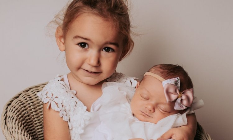 Photographe professionnelle séance photo naissance en studio à Besançon 