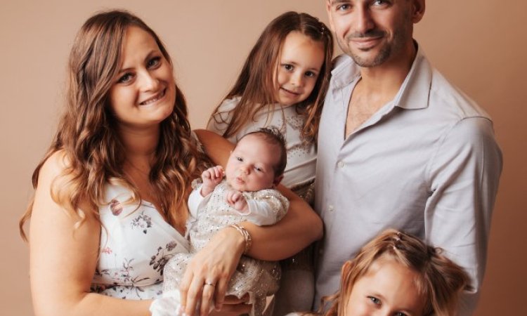 Photographe pour shooting photo naissance en famille à Besançon