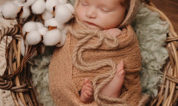 Photographe pour shooting naissance en studio à Besançon