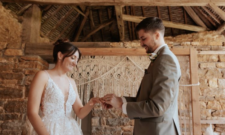 Photographe professionnelle mariage au domaine de Bersaillin dans le Jura