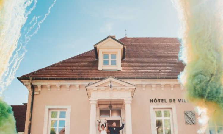 Photographe professionnelle de mariage aux Forges de Fraisans à Fraisans