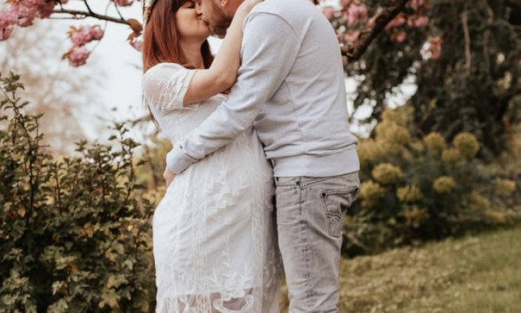 Photographe Besançon séance photo grossesse grossesse bohème en couple à Besançon