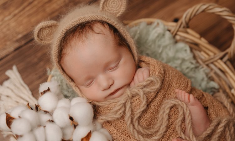 Photographe pour shooting naissance en studio à Besançon