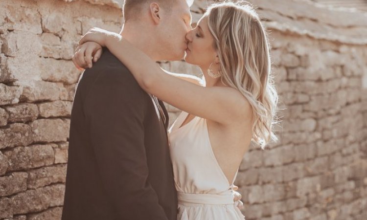 Photographe professionnelle pour séance photo couple à Ornans en Franche Comté