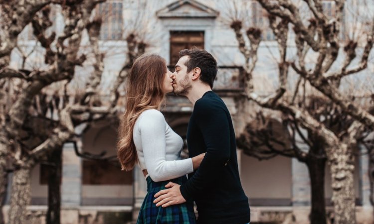 Photographe professionnelle séance photo couple à Besançon 