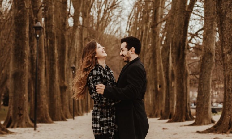 Photographe professionnelle séance photo couple à Besançon 