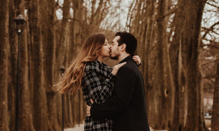 Photographe professionnelle séance photo couple à Besançon 