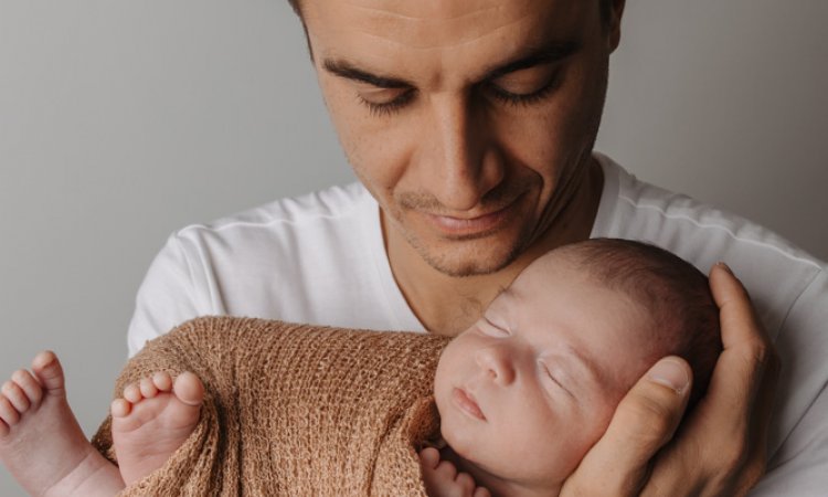 Photographe séance photo naissance en famille à Besançon