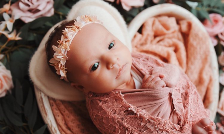 Séance Photo Nouveau-né À Besançon