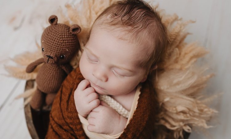 Photographe professionnelle shooting photo bébé en studio à Besançon