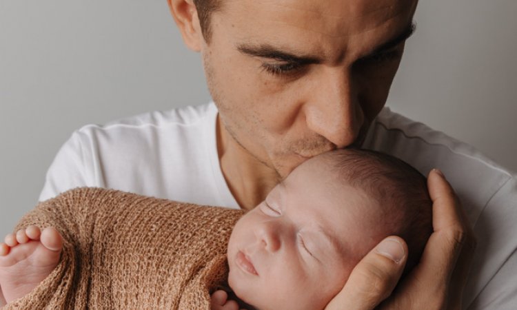 Photographe séance photo naissance en famille à Besançon