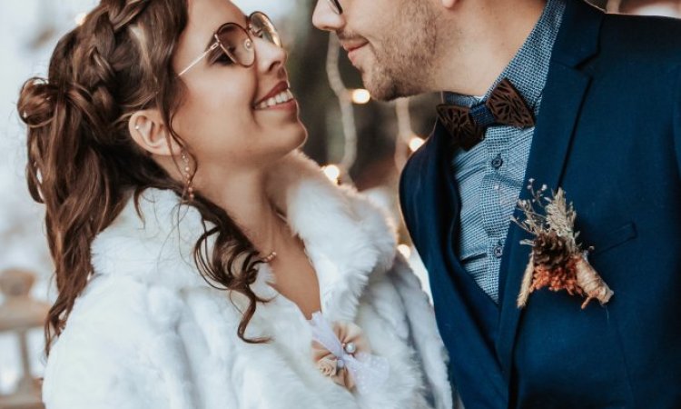 Photographe professionnelle mariage d'hiver dans le Jura