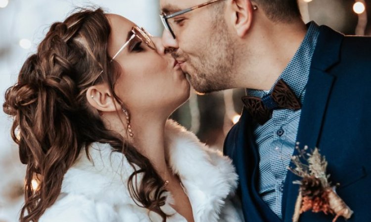 Photographe professionnelle mariage d'hiver dans le Jura