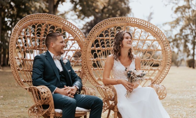 Photographe professionnelle de mariage avec cérémonie laïque à Besançon