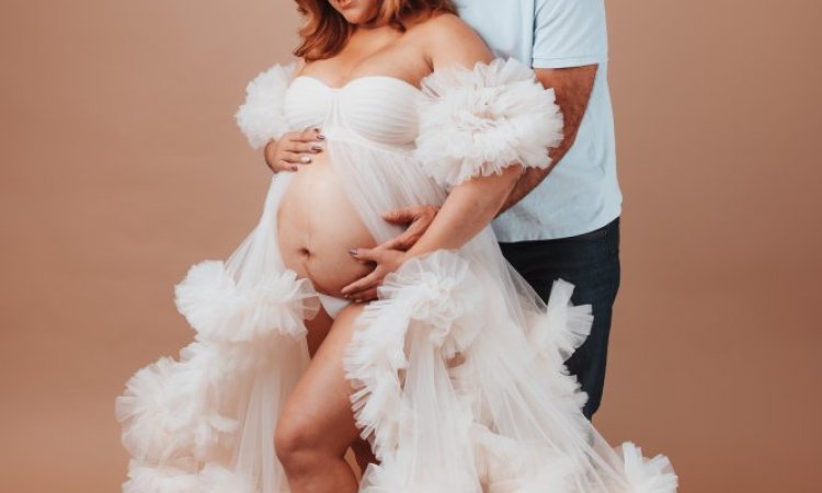 Photographe professionnelle shooting photo grossesse en couple à Besançon