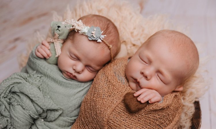 Photographe professionnelle pack shooting grossesse et naissance en studio à Besançon