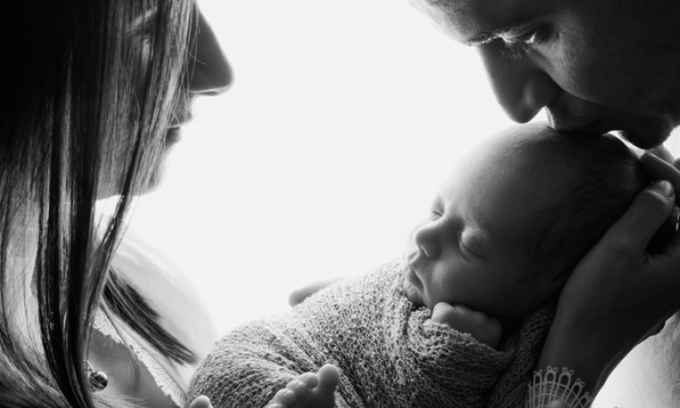 Photographe séance photo naissance en famille à Besançon