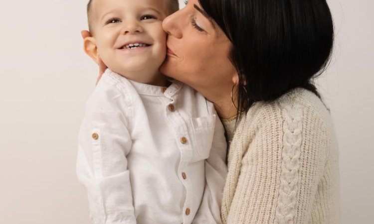 Photographe professionnelle shooting famille en studio à Besançon