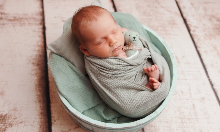 Photographe shooting naissance garçon à Besançon