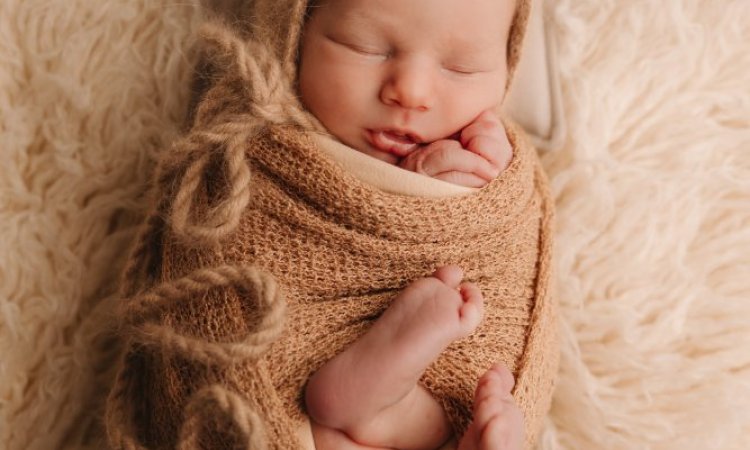 Shooting photo bébé garçon en studio à Besançon